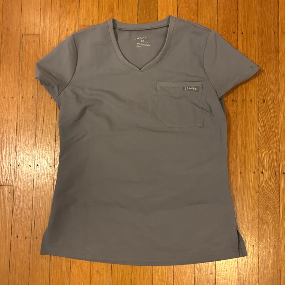 Jaanuu gray scrub top